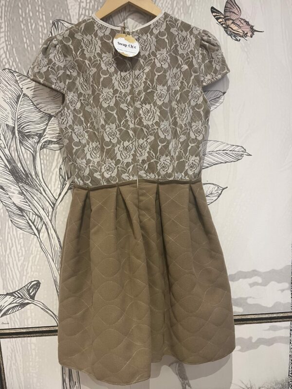 Robe Jones + Jones – Image 4