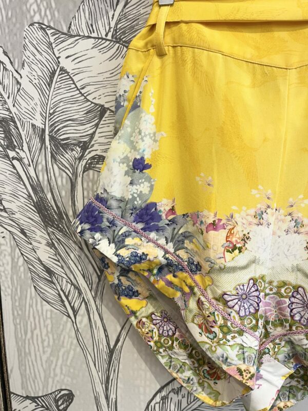 Short Camilla – Image 2
